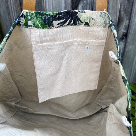 Botanical Pom Pom Tote With Inside Pocket Gift - Picture 3 of 11